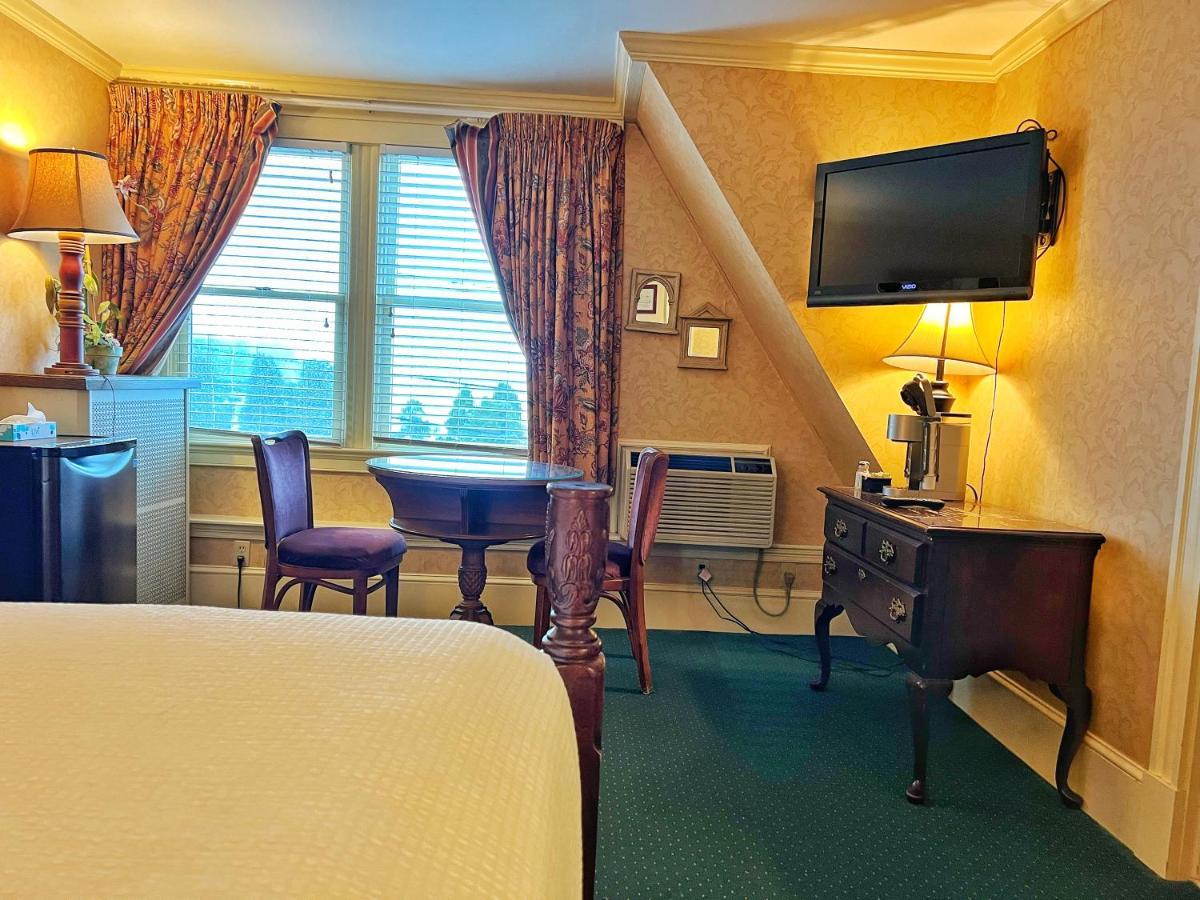Winthrop Arms Hotel Restaurant Logan Airport Bagian luar foto