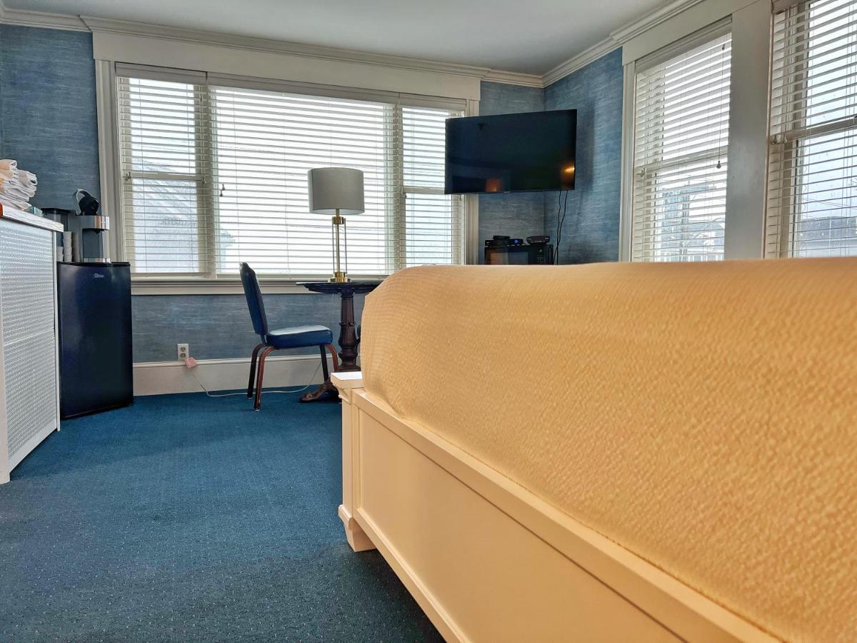 Winthrop Arms Hotel Restaurant Logan Airport Bagian luar foto