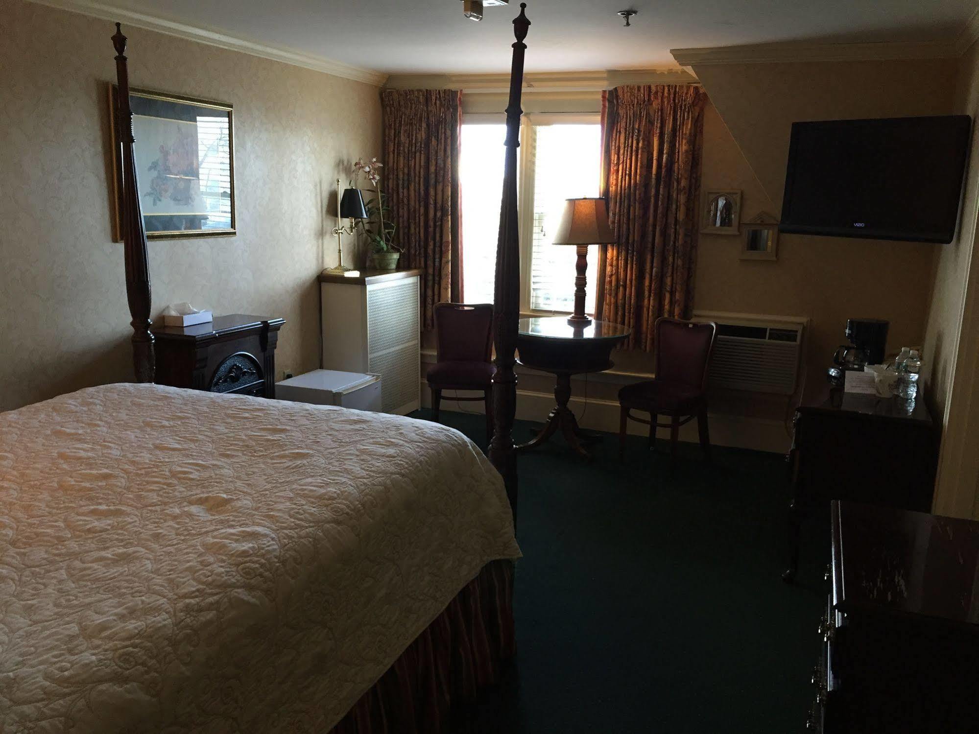 Winthrop Arms Hotel Restaurant Logan Airport Bagian luar foto