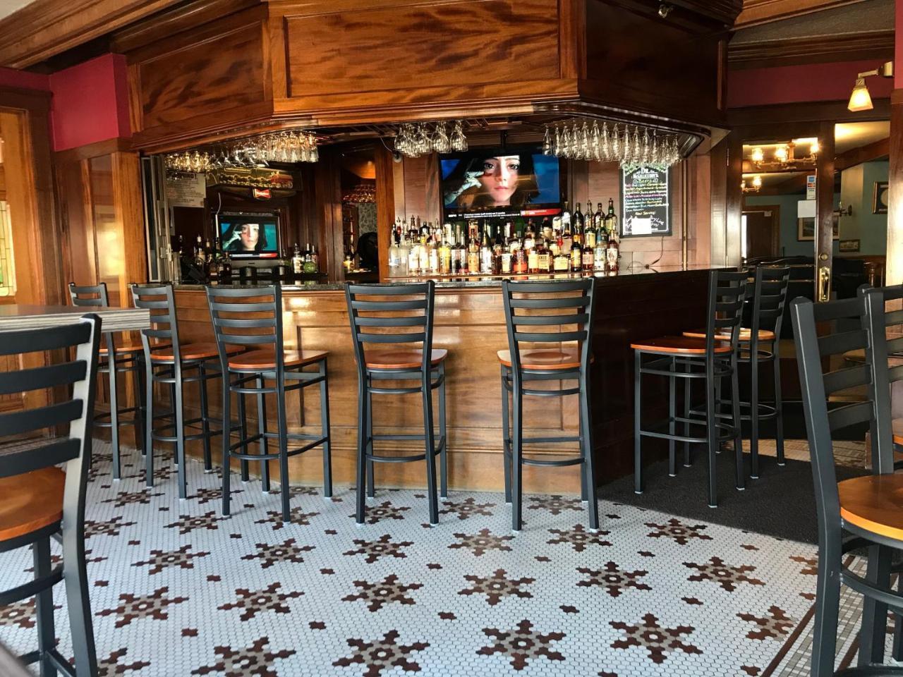 Winthrop Arms Hotel Restaurant Logan Airport Bagian luar foto