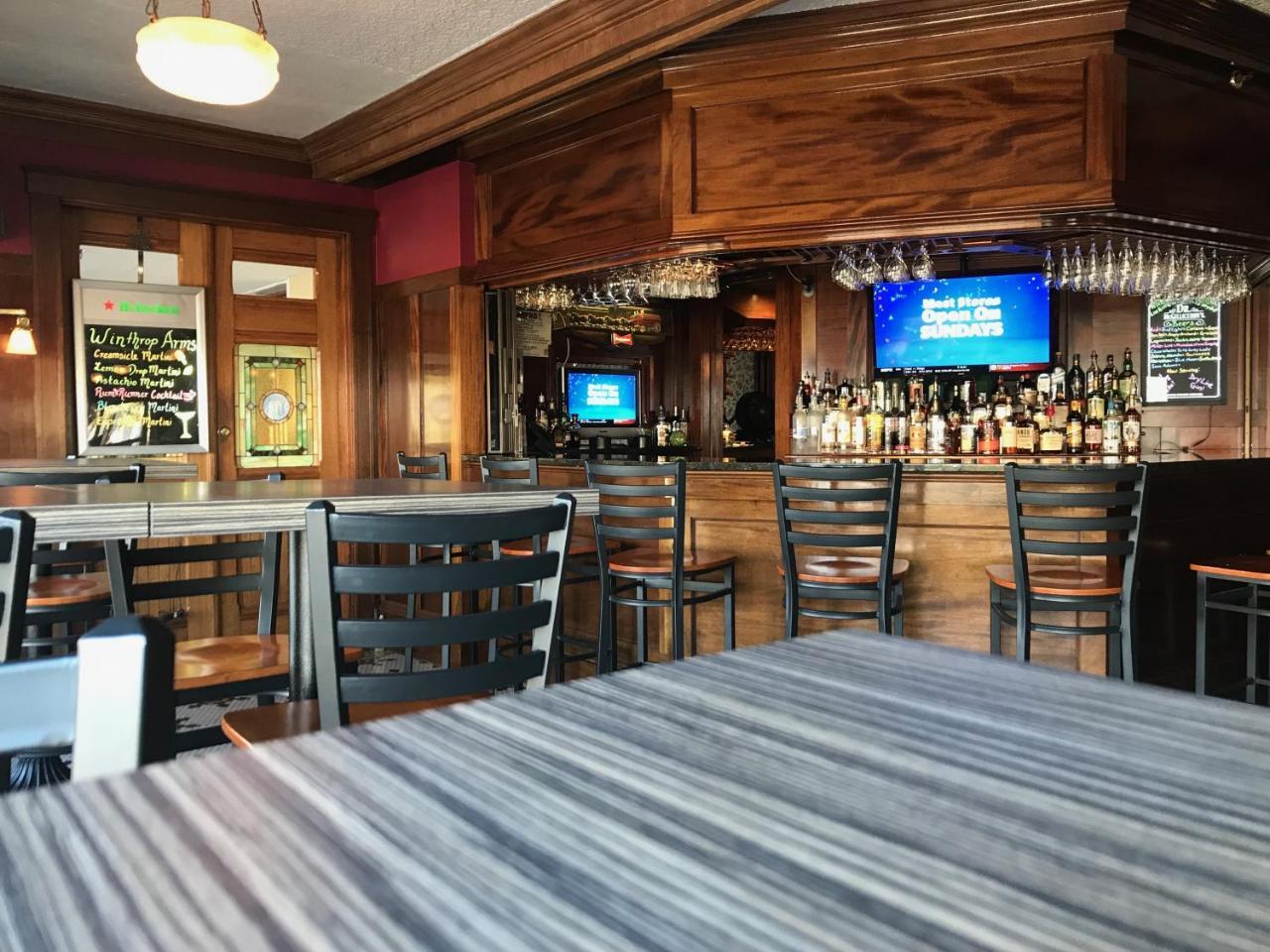 Winthrop Arms Hotel Restaurant Logan Airport Bagian luar foto