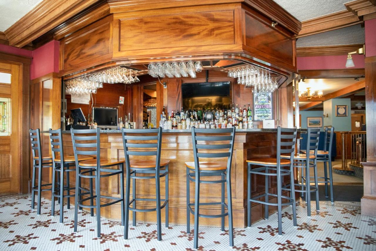 Winthrop Arms Hotel Restaurant Logan Airport Bagian luar foto